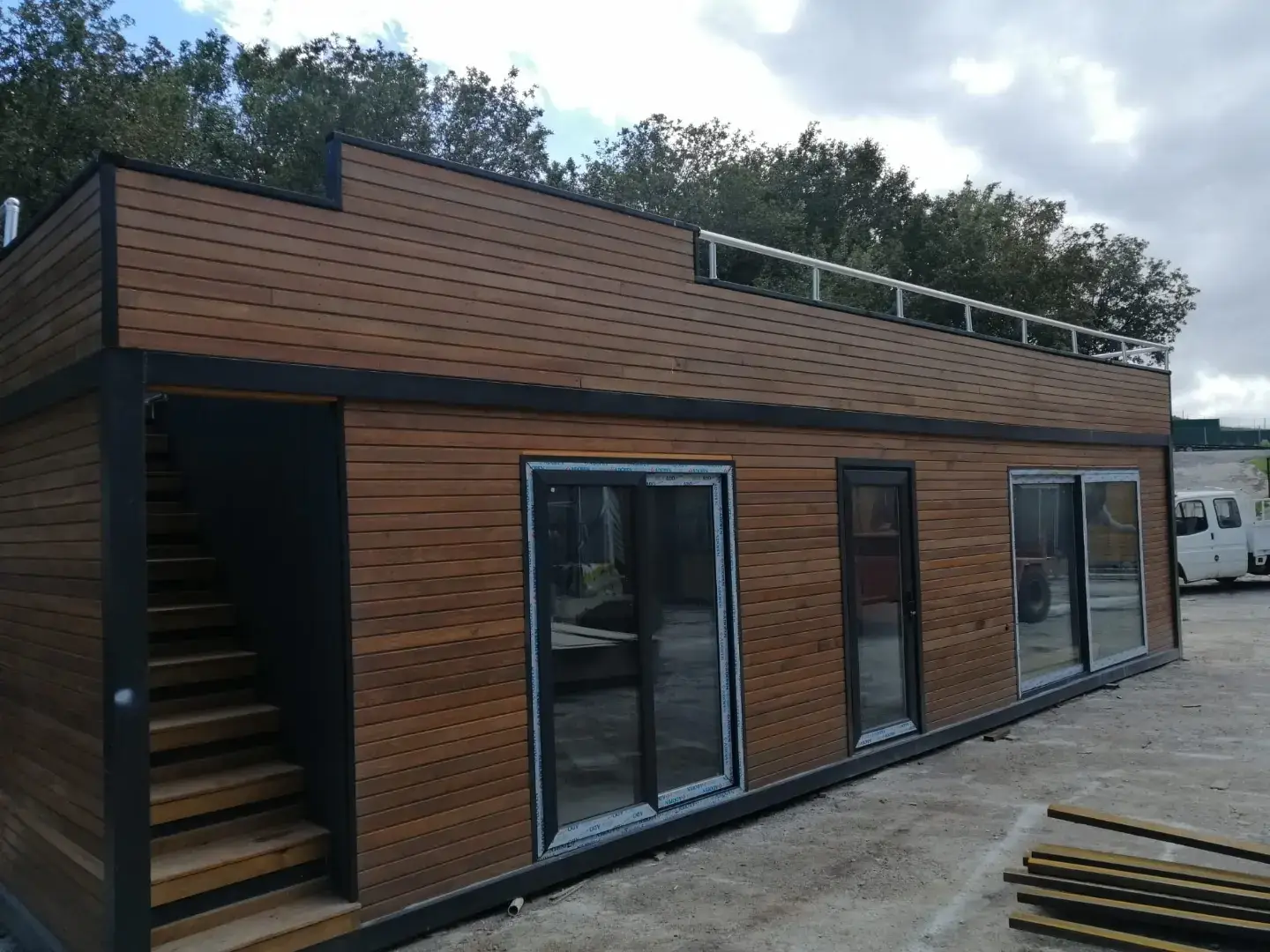 BALKONLU 48 M2 AHŞAP KAPLAMA KONUT KONTEYNER